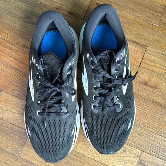 Brooks - Picture 2 of 8